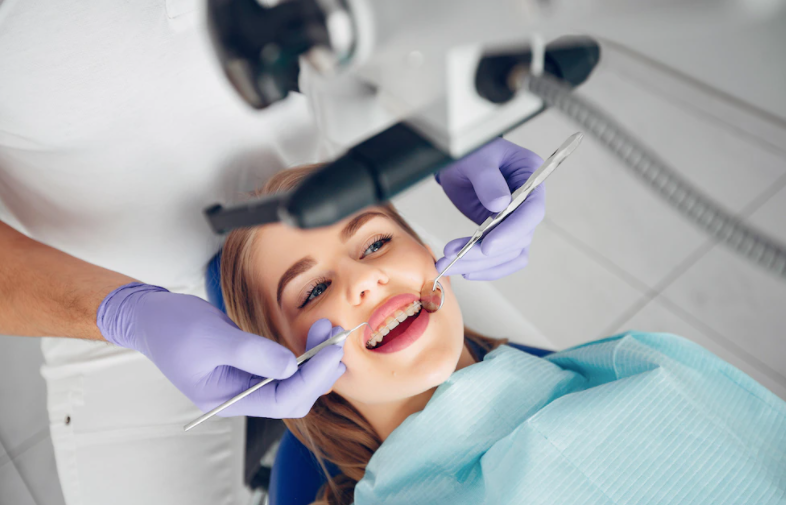 Стоматолог-ортопед предупредил об опасных осложнениях после пересадки зубов