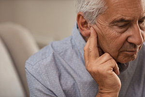 Учёные выяснили причину ухудшения слуха в старости