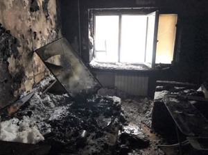 Двухлетний мальчик и его годовалая сестра погибли в страшном пожаре, пока их няня наращивала ресницы