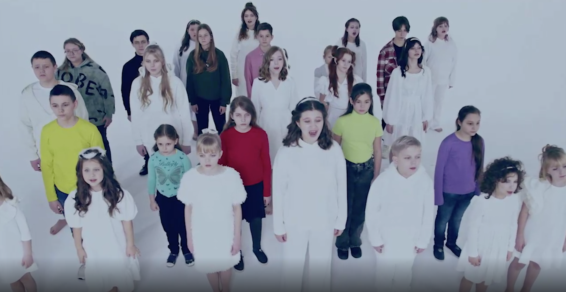 Дети Донбасса спели песню Аллея ангелов в память о погибших сверстниках