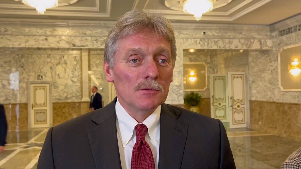 Песков заявил, что Путин пока не планирует телефонные переговоры с Макроном