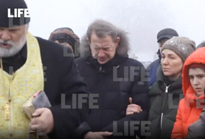 Звезда "Кривого зеркала" Пономаренко не смог сдержать слёз у гроба брата-близнеца