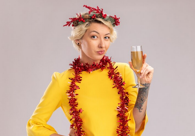 Диетолог пояснила, кому следует отказаться от алкоголя в Новый год
