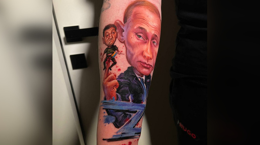 Житель Екатеринбурга набил тату с Путиным и Зеленским. Обложка © Ura.ru / Василий Суворов