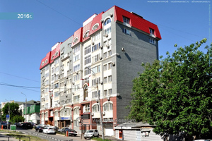 Добротный многоквартирный дом был построен ещё в 2004 году. Фото © samara.vsedomarossii.ru