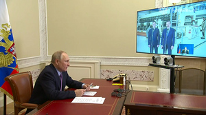 Путин принял участие в запуске производства на заводе "Титан-Полимер" 