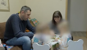 В Калининграде сёстры-близняшки могут остаться без любящей семьи из-за матери-кукушки