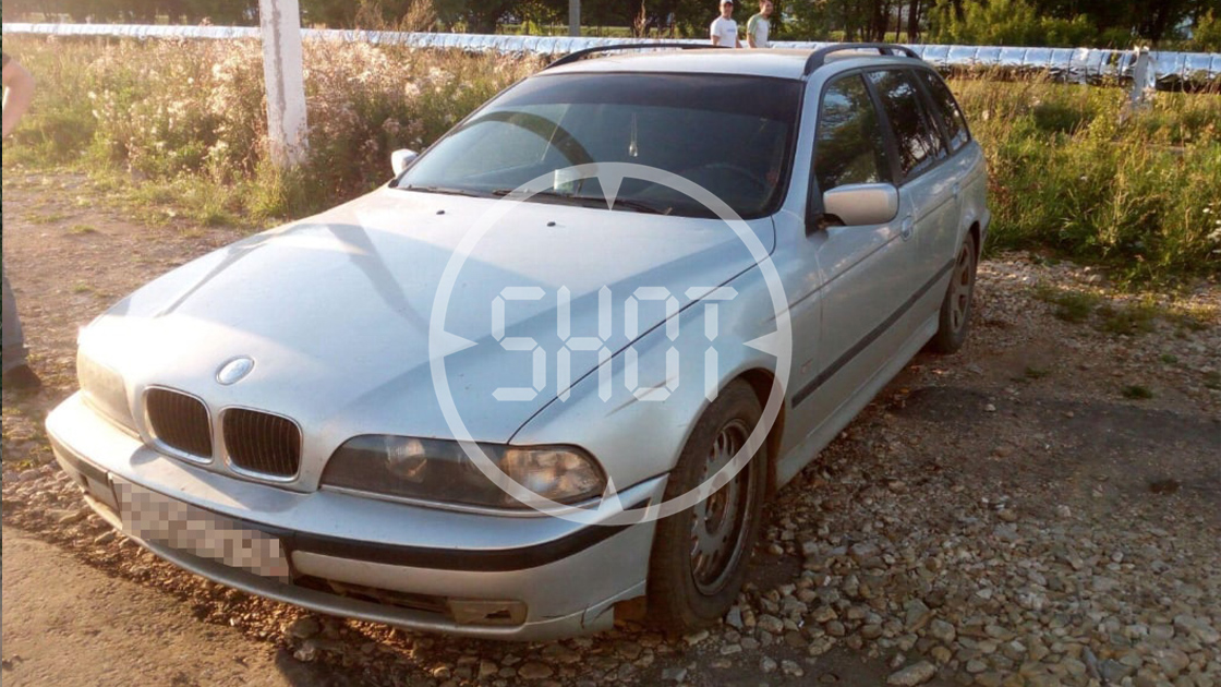 BMW 525, 2000 — 265 000 .  © SHOT