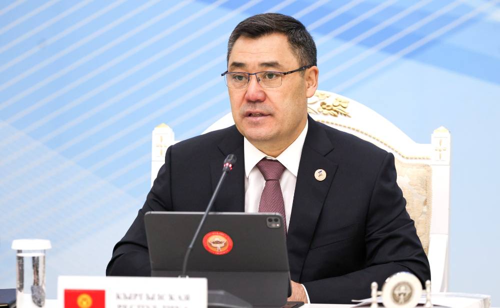Президент Киргизии Жапаров отчитал чиновников за ведение документов на русском языке