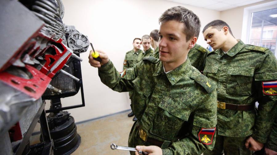 Минобрнауки рекомендует вузам включить курс по военной подготовке в программы с 1 сентября