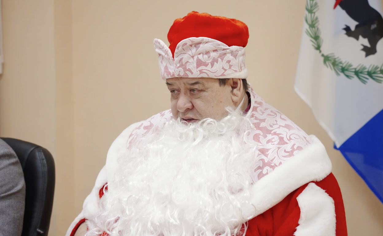 "Добьюсь своего": Пришедший на планёрку в образе Деда Мороза мэр Саянска на спор сбросил 8 кг за месяц