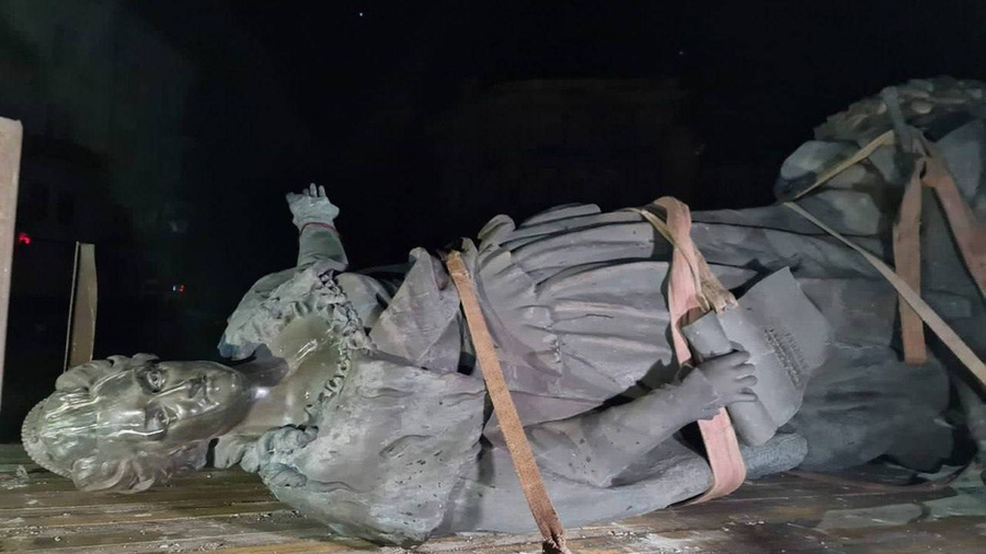 Демонтаж памятника Екатерине II в Одессе. Фото © Telegram / Тимошенко. Офис президента