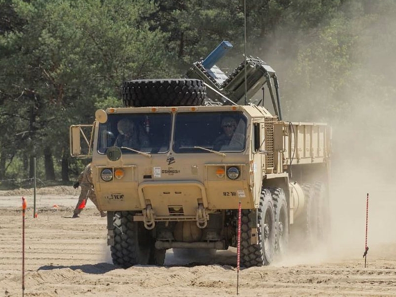 Система минирования "Вулкан" на базе грузовика M977 HEMTT. Фото © Армия США