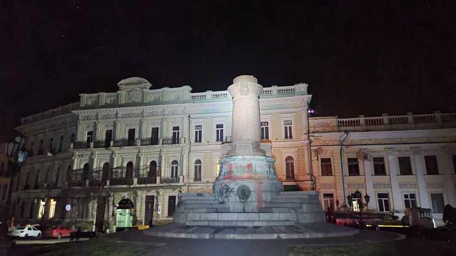 Постамент в Одессе после демонтажа памятника Екатерине II. Фото © Telegram / Тимошенко. Офис президента