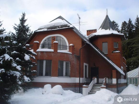 Дача, которой владела жена Акунина. Фото © cmlt.ru
