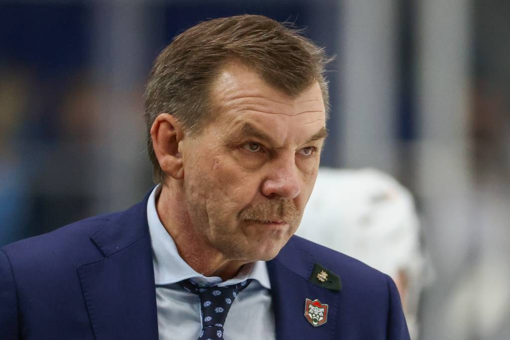 Знарок резко отреагировал на сообщения, что его увольнение было инициативой Ак Барса