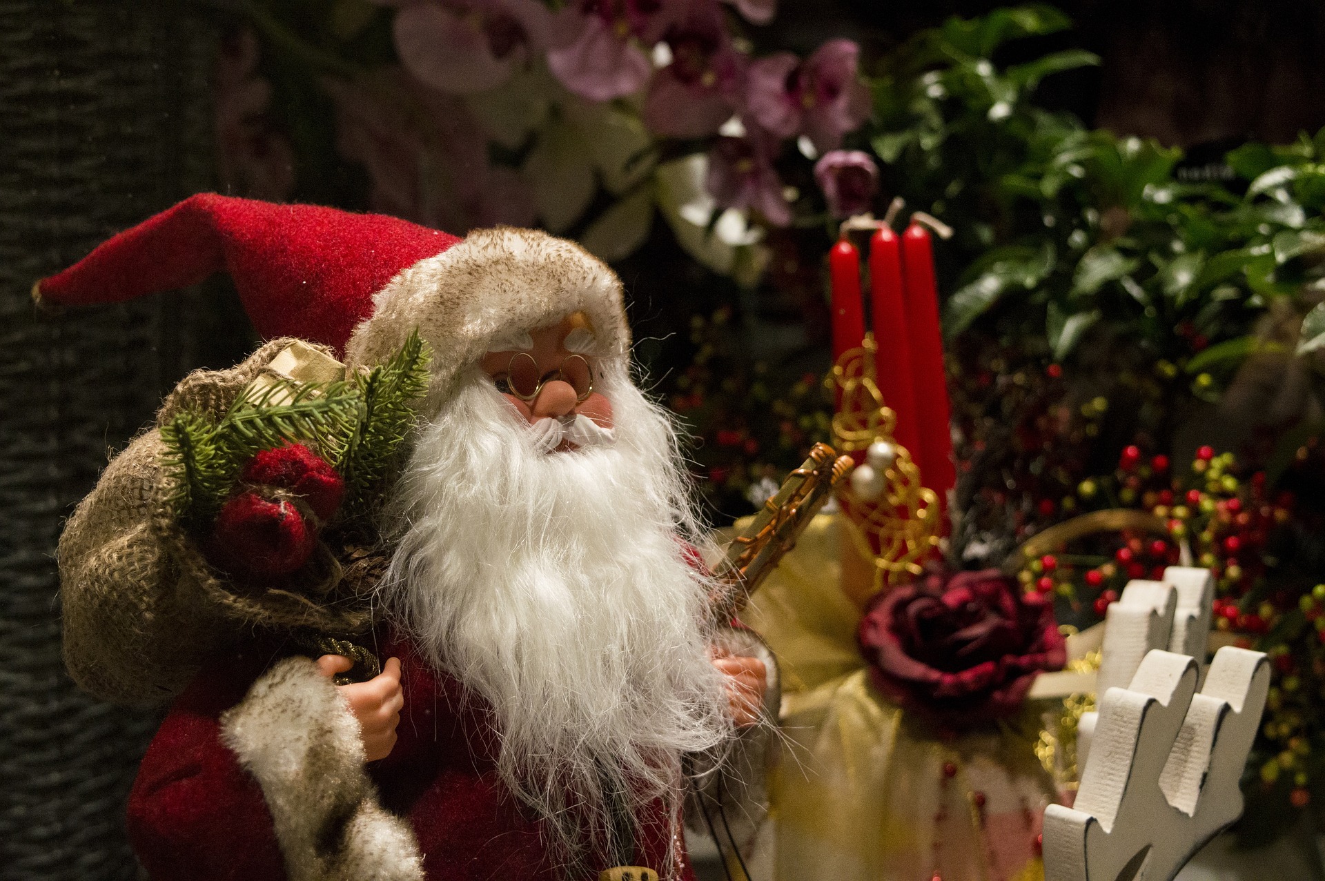 Правильно просите подарок у Деда Мороза: презент не должен быть масштабным, чем-то, что не по карману вам. Фото © Pixabay / PredragKezic