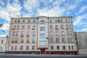 Дом, где в Москве владел квартирой Акунин. Фото © ЦИАН