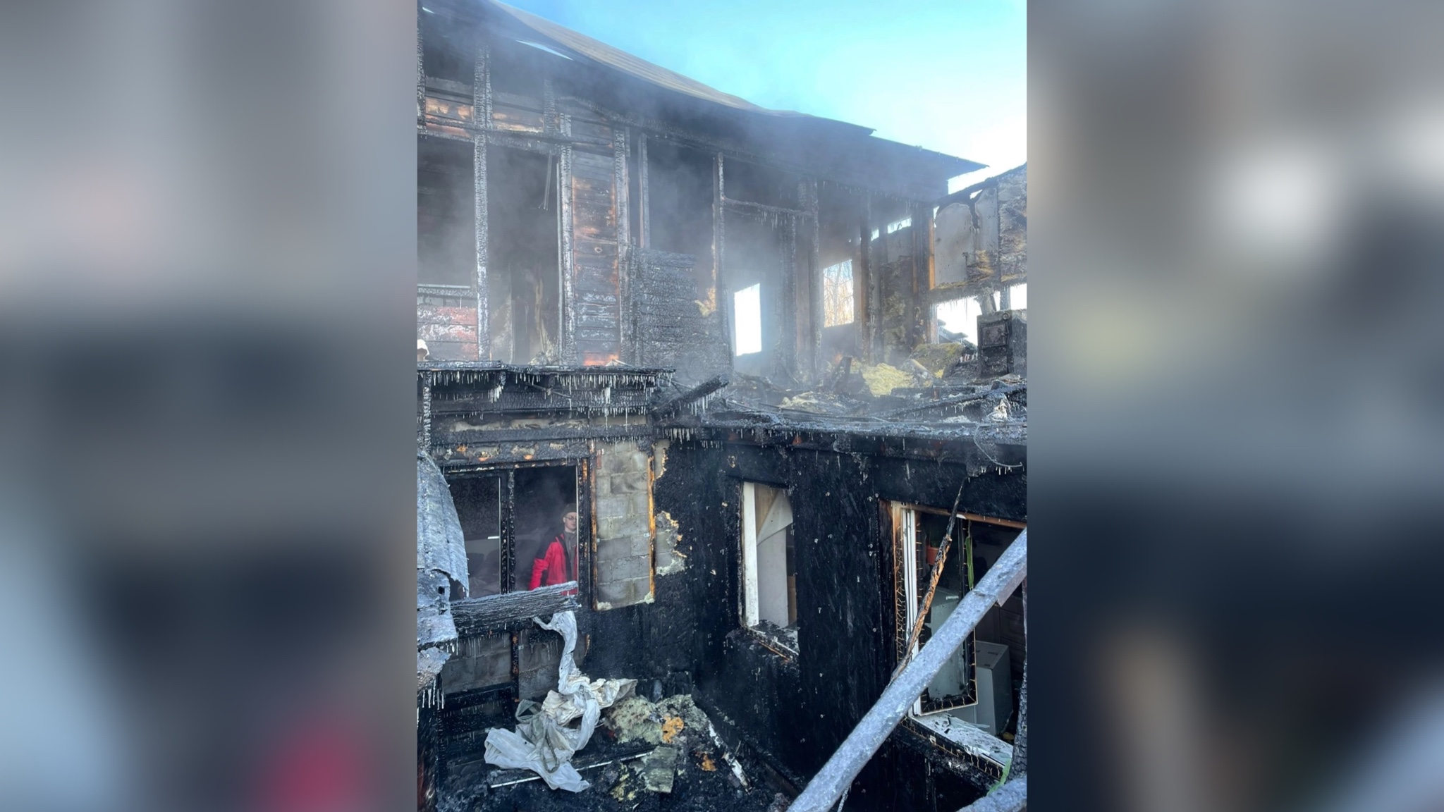 При пожаре в доме в Омске погиб шестилетний мальчик