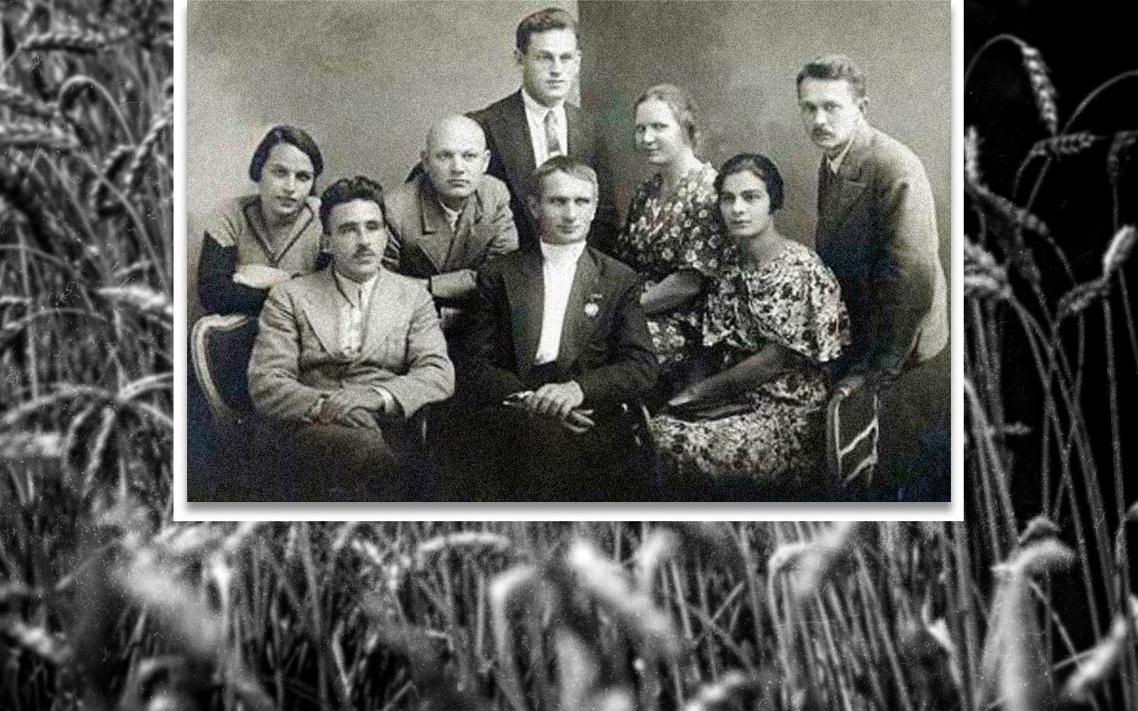 Т. Д. Лысенко со своими ближайшими сотрудниками, Одесса, 1938 год. Коллаж LIFE © РИА Новости / Н. Селюченко, © Wikipedia