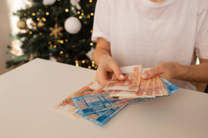 Праздничный кешбэк: За что можно вернуть деньги после Нового года и как это сделать