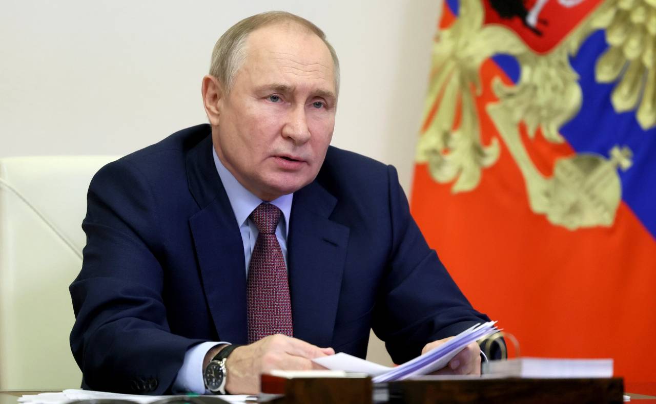 Путин разрешил расчёты по долгу за газ в иностранной валюте