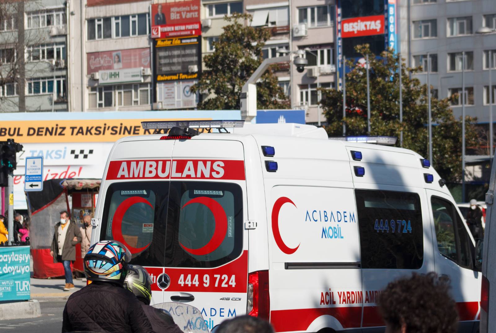 Мощный взрыв прогремел в ресторане в Турции, погибло семь человек