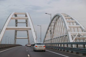 У Крымского моста открыли больше пунктов досмотра из-за многокилометровой пробки