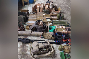 Российские спецслужбы нашли под Луганском схрон диверсантов с оружием и боеприпасами