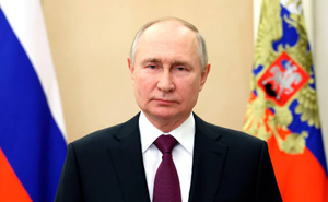 Путин посетил штаб Южного военного округа, откуда и поздравил россиян
