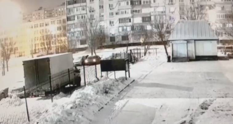 Момент убийства женщины на стоянке в Москве попал на видео