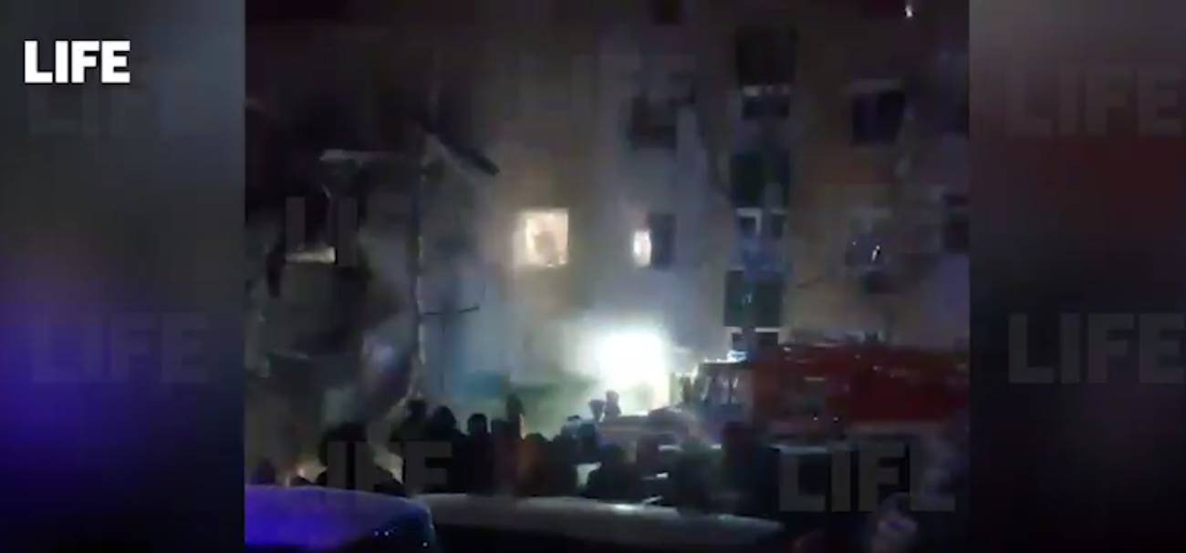 Два человека погибли при взрыве в жилом доме в Нижневартовске