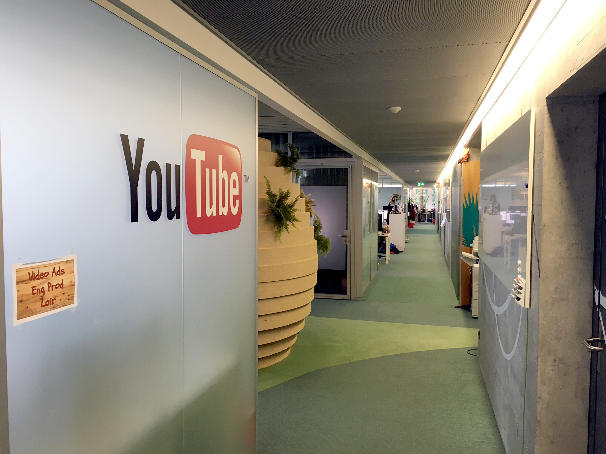 Офис компании YouTube. Фото © ТАСС / DPA / Jenny Tobien