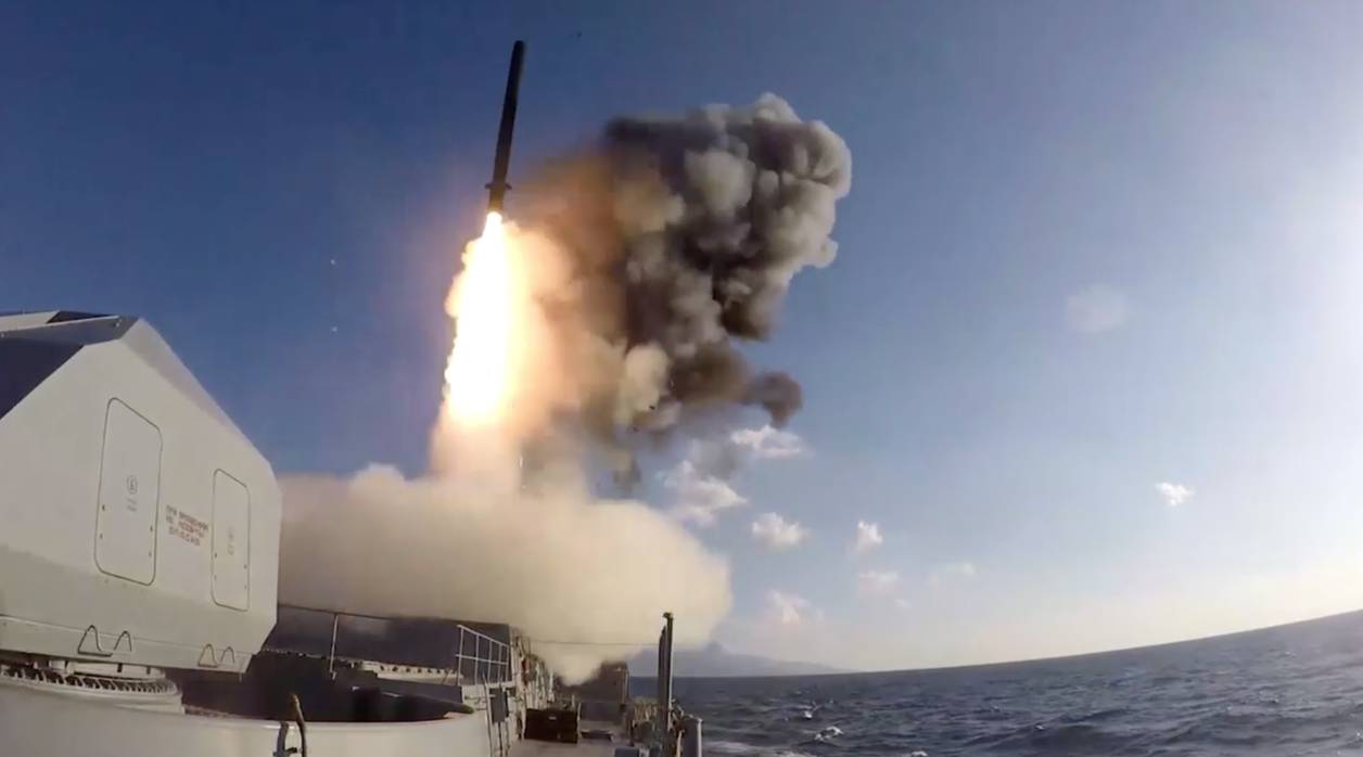 Минобороны показало пуск ракет Калибр в рамках удара по военным объектам Украины