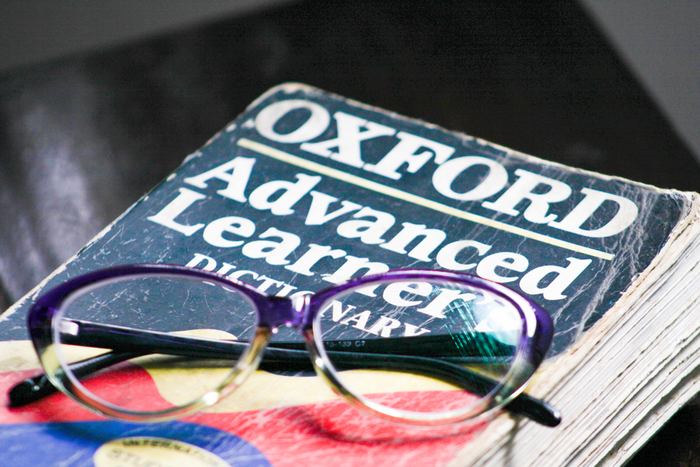 Одним словом не описать: Оксфордский словарь выбрал главным в 2022 году целое выражение
