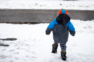 Педиатр раскрыла золотое правило, помогающее правильно одеть ребёнка в мороз