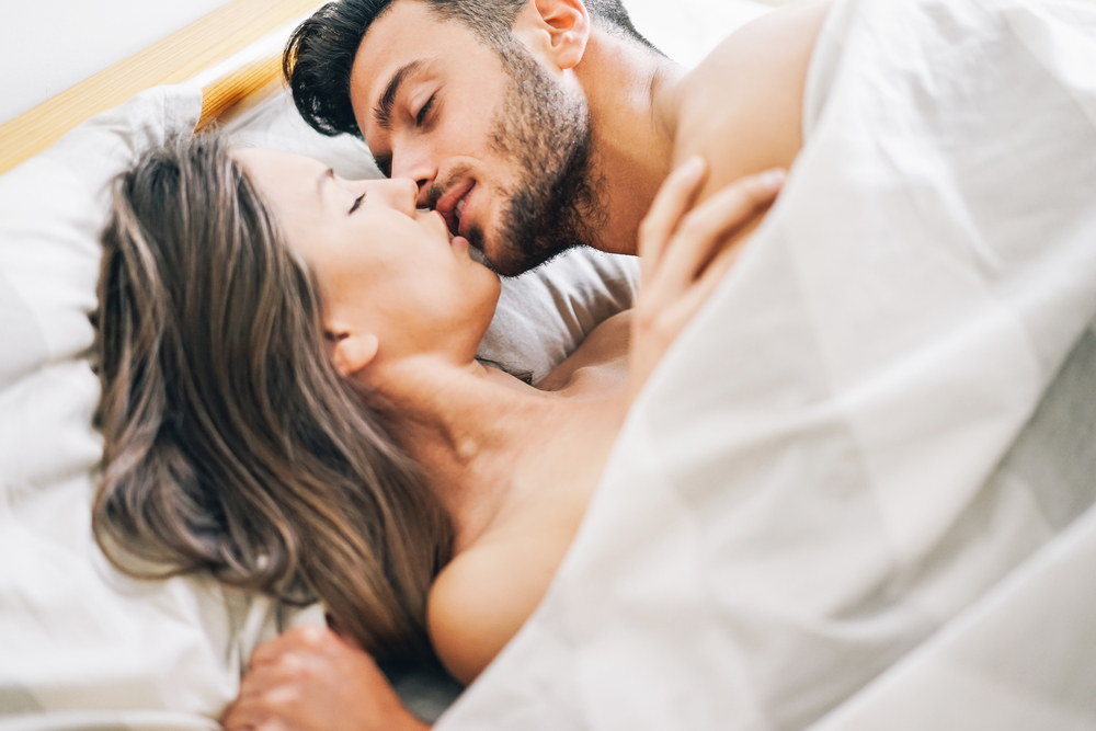 В отличие от спорта, секс учит нас расслабляться. Так, количество сердечных сокращений во время оргазма увеличивается в два раза, значит интим укрепляет сердце. Фото © Shutterstock