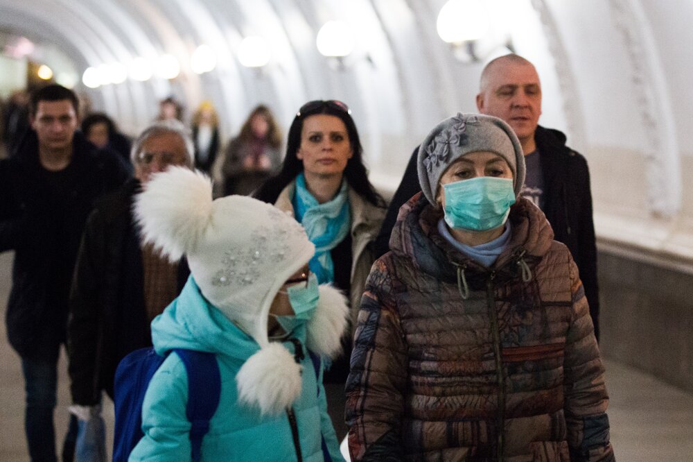 Россиян призвали защищаться масками от атаки сразу трёх инфекций