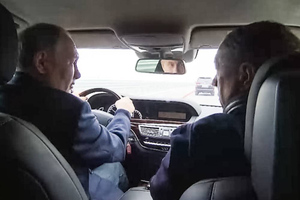 В Кремле рассказали, как часто Путин ездит за рулём автомобиля