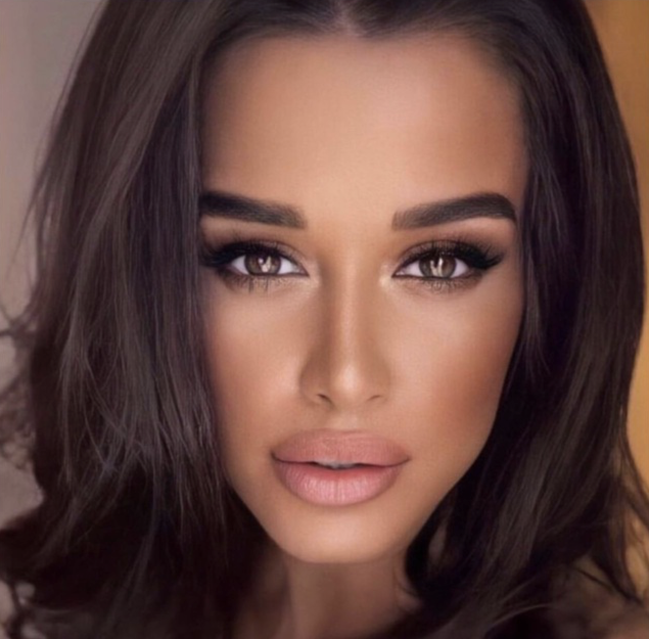 <p>Мужчины дерутся, это их природа. Назовите мужика, который не дрался в этой жизни?! Есть такие? Понятно, что это артист, понятно, что подрался бы обычный мужик у подъезда — и слова бы не сказали. Тут подрался Лепс, и все давай в него кидать камнями</p>