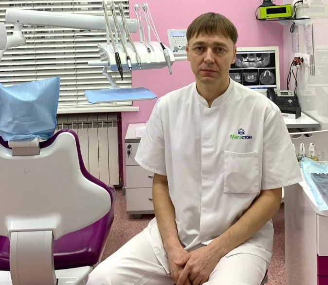 Врач-ортопед Роман Бирюков советует удалять зубы мудрости и не мучить ни себя, ни стоматолога. Фото предоставлено Лайфу героем публикации
