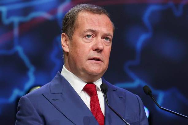 Медведев раскрыл, благодаря чему враги "не порвали Россию на части"