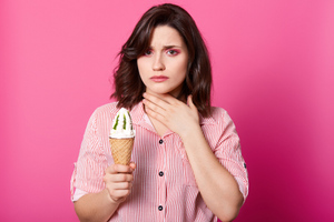 Главное — соблюдать меру: Раскрыта неожиданная польза мороженого при ангине