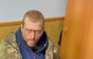 СК показал видео с мужчиной, устроившим стрельбу по полицейским в Новошахтинске
