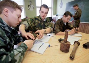 73% россиян высказались за уроки военной подготовки в школах для девочек и мальчиков