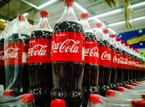 Роспотребнадзор проверит московские "Светофоры" из-за поддельных Coca-Cola