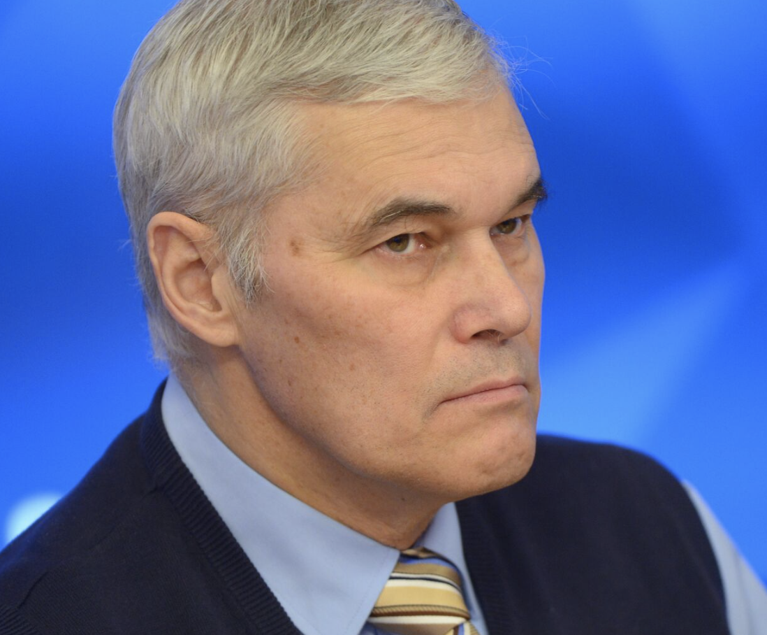 <p>Очевидно, что удары по украинской энергосистеме одновременно разрушают систему управления ВСУ. А поскольку военные активно пользуются космическими средствами связи и они должны откуда-то заряжаться, причинно-следственные связи очевидны. К тому же военные могут использовать линии энергосети для подзарядки аккумуляторов, а если там нет электричества или оно нестабильно — значит, и они остаются без подзарядки</p>