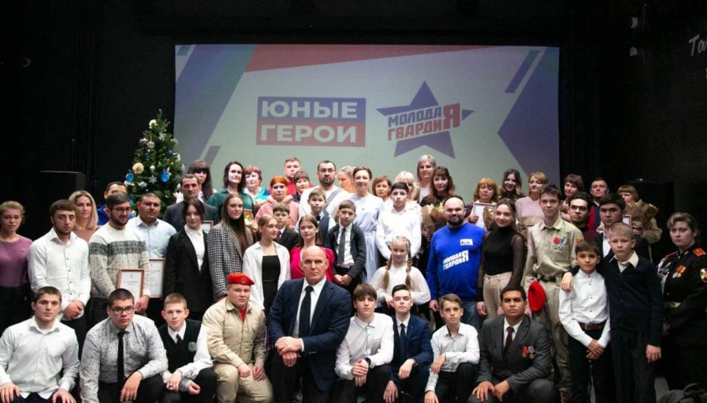 Молодая гвардия Единой России наградила 25 детей медалями Юный герой