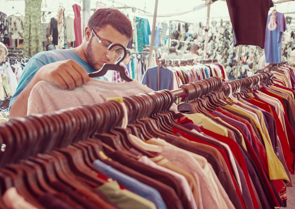 Чужая одежда несёт энергетику прошлого владельца, вы можете оказаться во власти отрицательных энергий. Фото © Shutterstock