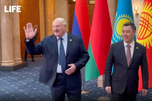 "Пешком пришёл": Лукашенко перед саммитом ЕАЭС пожаловался на сломавшийся Mercedes